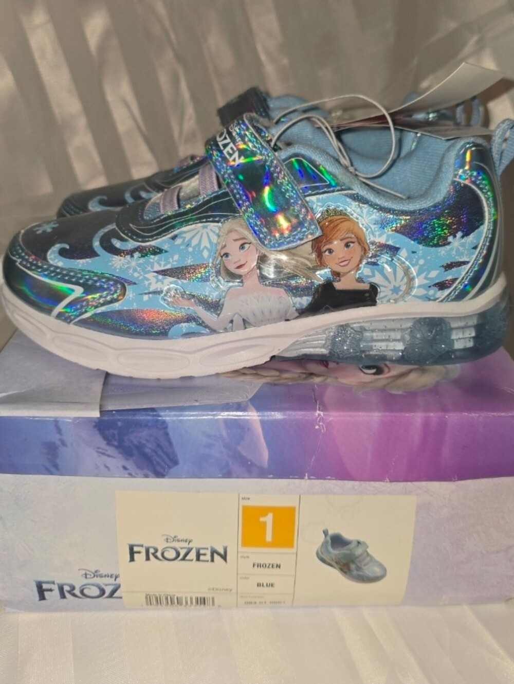 Disney Frozen Girls Light-Up Sneakers Size 1 NWT